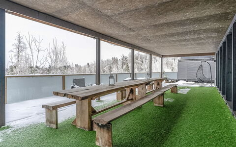 Ellivuori West 1: Mueble Para Exteriores, Arbusto, Casa, Mesa Al Aire Libre, Mueble, Casa, Jardín, Césped, Patio Interior, Inmuebles