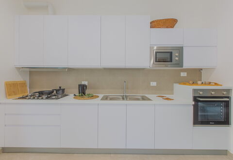 Casa Nonna Netta: Cocina, Aparato De Cocina, Mostrador, Electrodoméstico, Diseño De Interiores, Madera, Gabinetes, Piso, Estufa De Cocina, Estufa