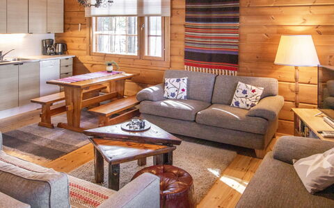 Pirkonlahti: Mueble, Madera, Diseño De Interiores, Casa, Sala, Habitación, Piso, Cabaña, Techo, Casa
