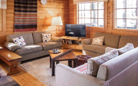 Pirkonlahti: Mueble, Madera, Diseño De Interiores, Piso, Sofá, Suelo, Sala, Techo, Casa, Habitación