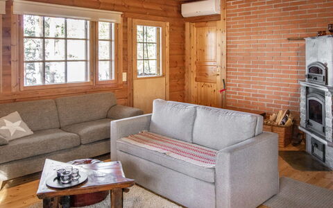 Pirkonlahti: Mueble, Sofá, Piso, Diseño De Interiores, Suelo, Madera, Habitación, Sala, Techo, Mesa