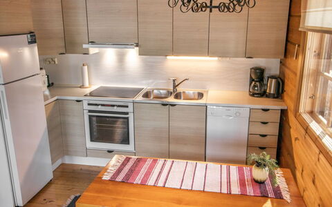 Pirkonlahti: Cocina, Aparato De Cocina, Mostrador, Electrodoméstico, Madera, Piso, Mueble, Diseño De Interiores, Fregadero, Gabinetes