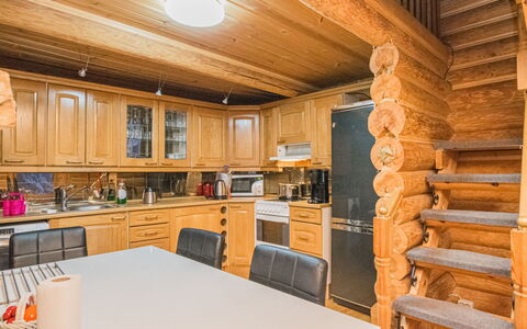 Saarentaus: Madera, Piso, Suelo, Mueble, Suelos De Madera, Diseño De Interiores, Litera, Habitación, Manchas De Madera, Madera Dura