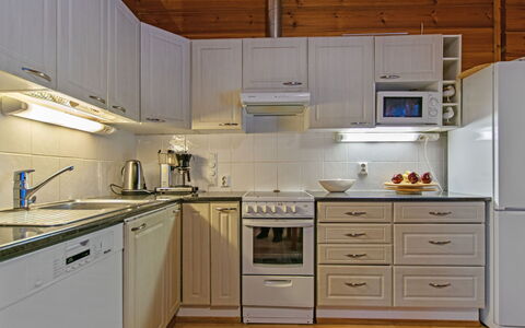 Näsinneito: Mueble, Diseño De Interiores, Piso, Suelo, Mesa, Techo, Cocina Y Comedor Mesa, Encendiendo, Silla, Casa