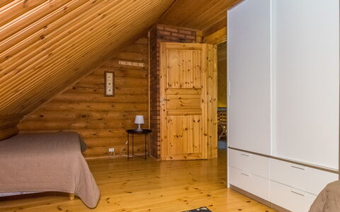 Kultakartano: Mueble, Diseño De Interiores, Piso, Suelo, Mesa, Techo, Cocina Y Comedor Mesa, Encendiendo, Silla, Casa