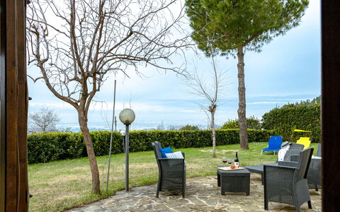 Casa Colleoro: Mueble, Mueble Para Exteriores, El Terreno Del Lote, Silla, Sombra, Jardín, Mesa Al Aire Libre, Césped, Paisajismo, Yarda