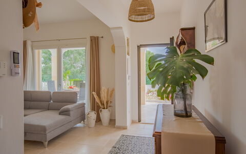 Villa Vera: Mueble, Pared, Diseño De Interiores, Sofá, Madera, Piso, Sala, Casa, Suelo, Techo