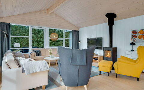 Toska - 3Km from the Sea: Mueble, Diseño De Interiores, Piso, Madera, Suelo, Sofá, Sala, Techo, Habitación, Encendiendo