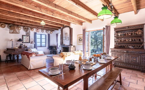 Casa Gialla: Mueble, Silla, Mueble Para Exteriores, Cocina Y Comedor Mesa, Vaso, Balcón, Sombra, Mesa Al Aire Libre, Mesa De Café, Aluminio