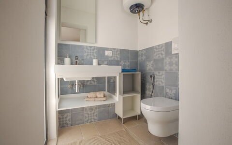 Casa Bolero: Pared, Piso, Arreglo De Tubería, Suelo, Asiento Del Baño, Baño, Baño, Diseño De Interiores, Loseta, Lavabo