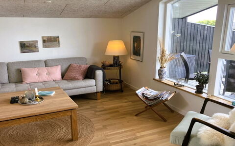 Carlene - 350M from the Sea: Mueble, Piso, Diseño De Interiores, Suelo, Pared, Madera, Sofá, Sala, Suelos De Madera, Techo