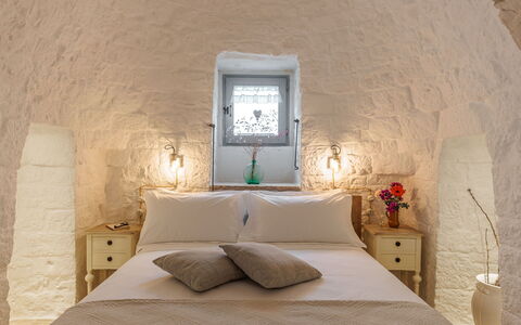 Masseria Le Monache: Techo, Lámpara, Habitación, Cama, Lámpara, Almohada, Lecho, Hotel, Arrojar La Almohada