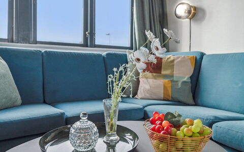 Drude - 50M from the Sea: Mueble, Diseño De Interiores, Sala, Sofá, Encendiendo, Habitación, Departamento, Planta De Casa, Mesa De Café, Lámpara
