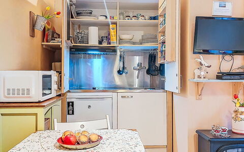 Eagle Nest: Aparato De Cocina, Cocina, Electrodoméstico, Madera, Mueble, Diseño De Interiores, Habitación, Electrodoméstico, Gabinetes, Mostrador