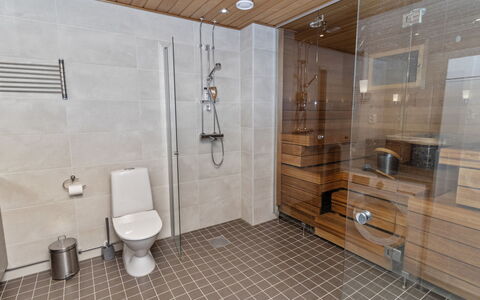 Ruka Chalets 2 Huoneisto 2405: Piso, Suelo, Arreglo De Tubería, Diseño De Interiores, Madera, Baño, Lavabo, Techo, Plomería, Grifo