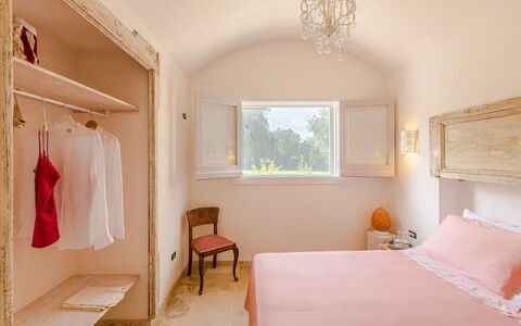 Trullo Della Quercia: Diseño De Interiores, Pared, Mueble, Habitación, Madera, Suelo, Piso, Cama, Textil, Techo
