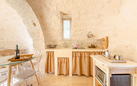 Trullo Della Quercia: Diseño De Interiores, Mueble, Techo, Habitación, Silla, Lámpara, Yeso, Linos, Planta De Casa, Suelos De Madera