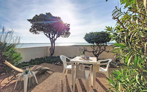 Grenade: Costa, Mar, Apuntalar, Oceano, Playa, Sombra, Mueble Para Exteriores, Paisajismo, Zona Tropical, Silla