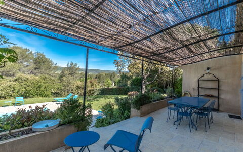 Les Domaines de St. Endréol: Mueble Para Exteriores, Piscina, Recurso, Sunlounger, Ocio, Sombra, Vacaciones, Ciudad De Vacaciones, Paraguas