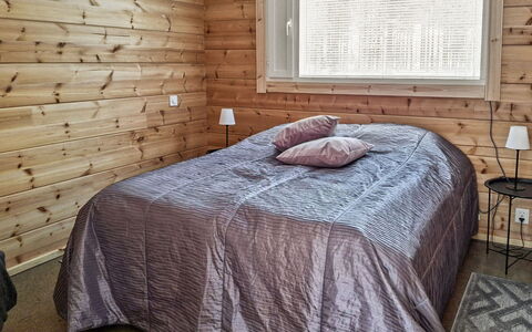 Villa Tuisku: Madera, Suelo, Piso, Madera Dura, Manchas De Madera, Suelos De Madera, Techo, Habitación, Tablón, Cama