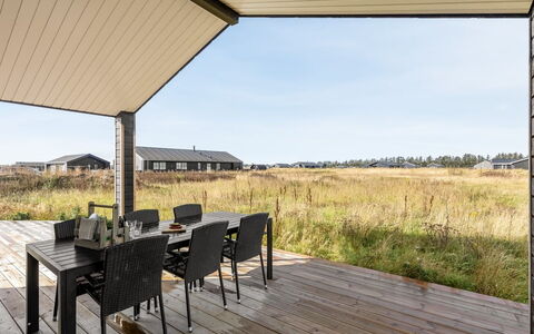 Luisa - 1Km from the Sea: 