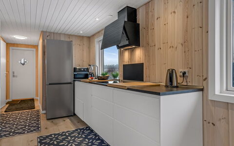 Annukka - 500M from the Sea: Piso, Madera, Cocina, Electrodoméstico, Aparato De Cocina, Diseño De Interiores, Suelo, Mostrador, Electrodoméstico, Gabinetes