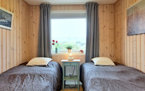 Annukka - 500M from the Sea: Cama, Habitación, Diseño De Interiores, Madera, Sábana, Suelo, Lecho, Piso, Mueble, Techo