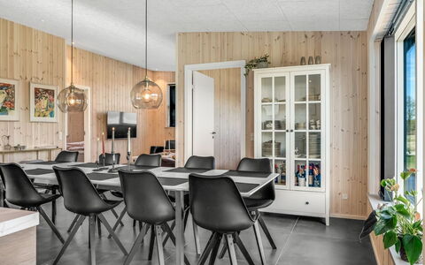 Ilze - from the Sea: Mueble, Diseño De Interiores, Madera, Piso, Techo, Lámpara, Mesa, Suelo, Cocina Y Comedor Mesa, Comedor