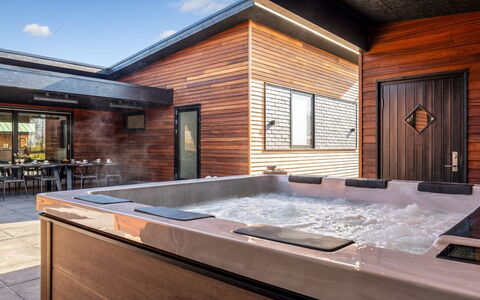 Ilze - from the Sea: Madera, Piso, Suelo, Material Compuesto, Piscina, Manchas De Madera, Madera Dura, Cubierta, Loseta