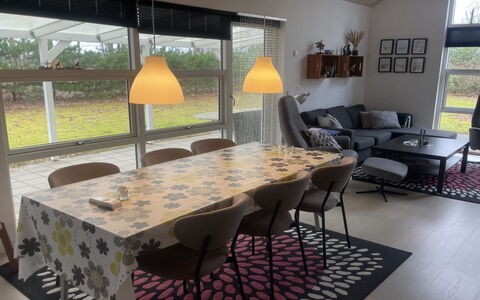 Bisera - from the Sea: Mueble, Diseño De Interiores, Piso, Suelo, Techo, Habitación, Silla, Mesa, Departamento, Cocina Y Comedor Mesa