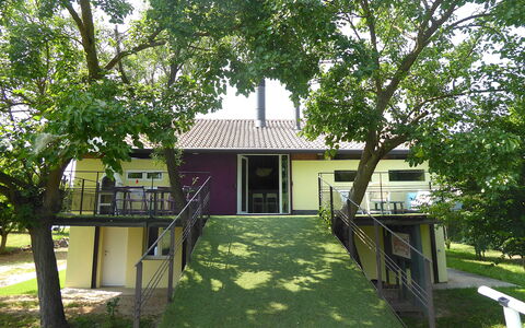 Silea Apartments, Pool, Garden, Treviso: Casa, Césped, Jardín, Cabaña, Sombra, Yarda, Patio Interior, Casa De Campo, Inmuebles, Porche
