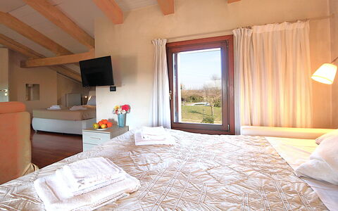 Silea Apartments, Pool, Garden, Treviso: Mueble, Cama, Diseño De Interiores, Habitación, Madera, Sábana, Lecho, Casa, Suelo, Habitación