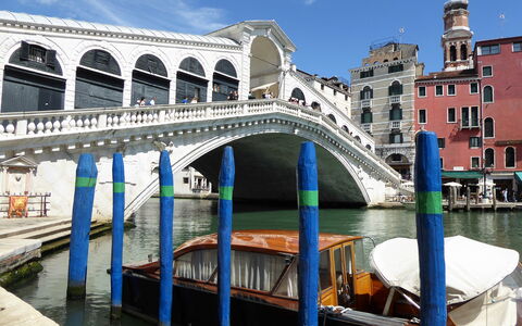 Silea Apartments, Pool, Garden, Treviso: Azul, Barco, Agua, Cuerpo De Agua, Camino Acuático, Watercraft, Canal, Canal, Barcos Y Canotaje - Efectos Y Equipo, Arquitectura