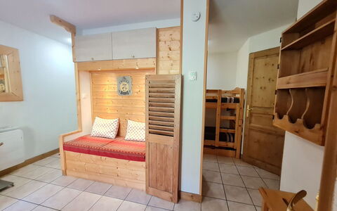 Balcons des Pistes C: Diseño De Interiores, Madera, Mueble, Piso, Suelo, Techo, Habitación, Encendiendo, Estante, Manchas De Madera