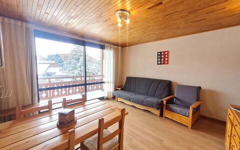 Eperon 3: Madera, Piso, Suelo, Suelos De Madera, Mueble, Diseño De Interiores, Techo, Madera Dura, Manchas De Madera, Habitación