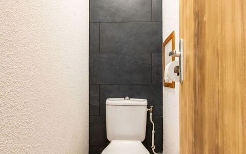 La Turra: Asiento Del Baño, Baño, Pared, Baño, Arreglo De Tubería, Piso, Suelo, Plomería, Loseta