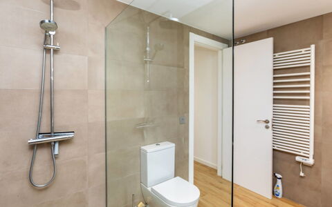La Manzaneta: Baño, Piso, Suelo, Pared, Arreglo De Tubería, Diseño De Interiores, Baño, Asiento Del Baño, Plomería, Ducha