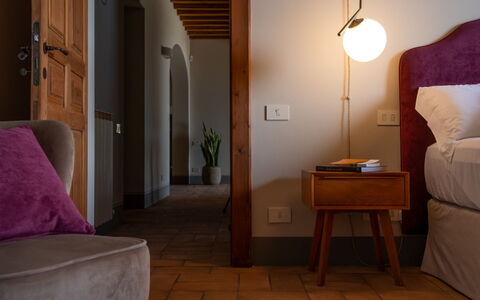 Villa Domus Papi: Mueble, Pared, Diseño De Interiores, Madera, Habitación, Piso, Suelo, Encendiendo, Casa, Cama