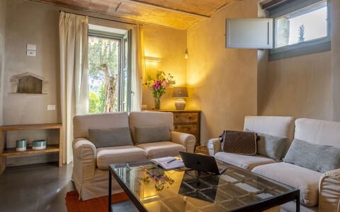 Villa Cotogna: Mueble, Diseño De Interiores, Pared, Piso, Habitación, Madera, Sofá, Suelo, Sala, Techo