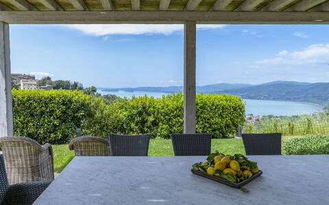 Villa Cotogna: Mueble, Sombra, Mueble Para Exteriores, Silla, Porche, Mesa Al Aire Libre, Recurso, Eco Hotel, Balcón, Cocina Y Comedor Mesa