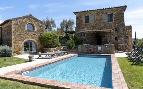Villa Cotogna: Piscina, Inmuebles, Cabaña, Casa De Campo, Villa, Paisajismo, Hacienda, Fuente De Agua, Recurso, Patio Interior