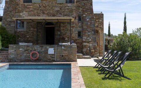 Villa Cotogna: Piscina, Inmuebles, Ladrillo, Paisajismo, Villa, Losa, Mueble Para Exteriores, Pared De Piedra, Casa De Campo, Tubo De Lámpara