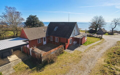 Hakon - 40M from the Sea: Casa, Techo, Casa, Cabaña, Cobertizo, Edificios Del Jardín, Vía Muerta, Yarda, Cuarto De Troncos, \Choza