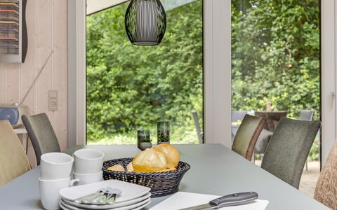 Gorica - 30Km from the Sea: Mueble, Diseño De Interiores, Mesa, Comedor, Vajilla, Cocina Y Comedor Mesa, Silla, Casa, Lámpara, Vaso