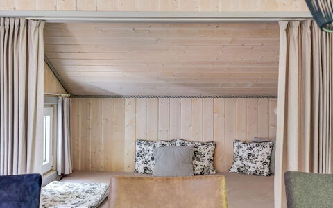 Gorica - 30Km from the Sea: Diseño De Interiores, Mueble, Suelo, Madera, Piso, Habitación, Textil, Techo, Habitación, Cama