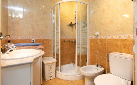 Florida: Arreglo De Tubería, Baño, Piso, Lavabo, Lavabo Del Baño, Diseño De Interiores, Suelo, Asiento Del Baño, Baño, Grifo