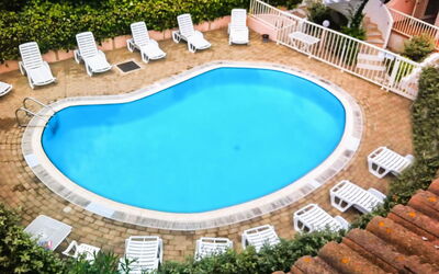 Badesi 10: Departamento, Barco, Watercraft, Centro De Deportes Acuáticos, Condominio, Balcón, Puerto, Puerto, Hotel, Barcos Y Canotaje - Efectos Y Equipo