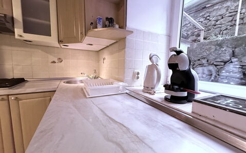 Apartment Niko, Private Garden, Wifi - Opatija: Mostrador, Cocina, Aparato De Cocina, Electrodoméstico, Gabinetes, Arreglo De Tubería, Grifo, Loseta, Lavabo, Mármol