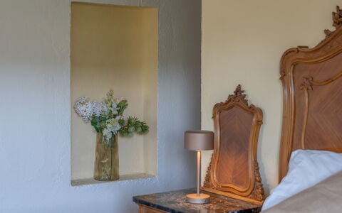 La Piccola Oasi: Diseño De Interiores, Habitación, Manchas De Madera, Pintar, Madera Dura, Marco, Lámpara, Cajón, Espejo, Yeso