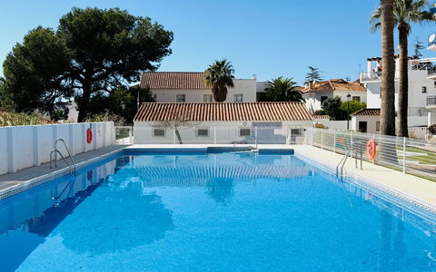 Florida Ii: Piscina, Material Compuesto, Recurso, Ocio, Sombra, Hotel, Centro De Ocio, Ciudad De Vacaciones, Villa